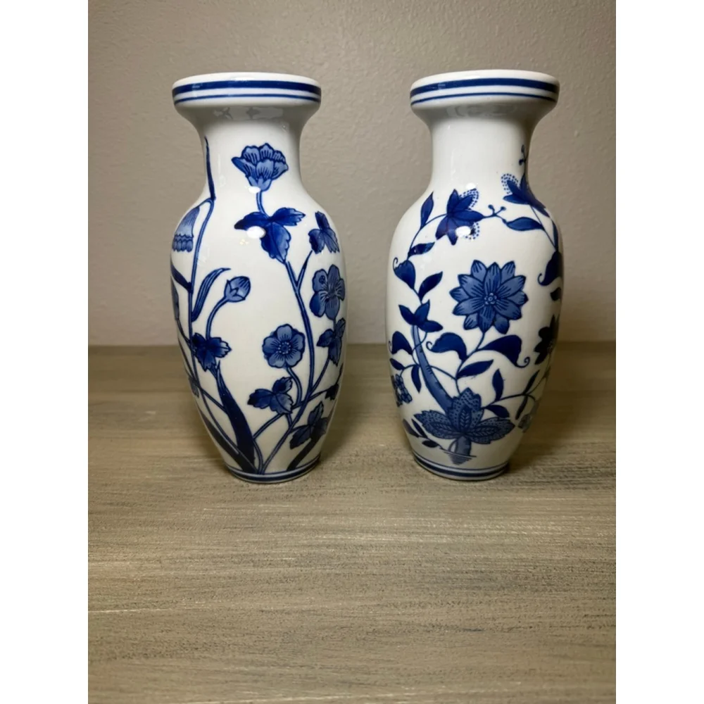 Set of 2 Vintage Blue/White Ceramic Hanging Wall Pocket Vases Chinoiserie style
